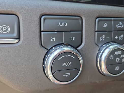 Used 2026 GMC Sierra 1500 SLT AWD/4WD image 25
