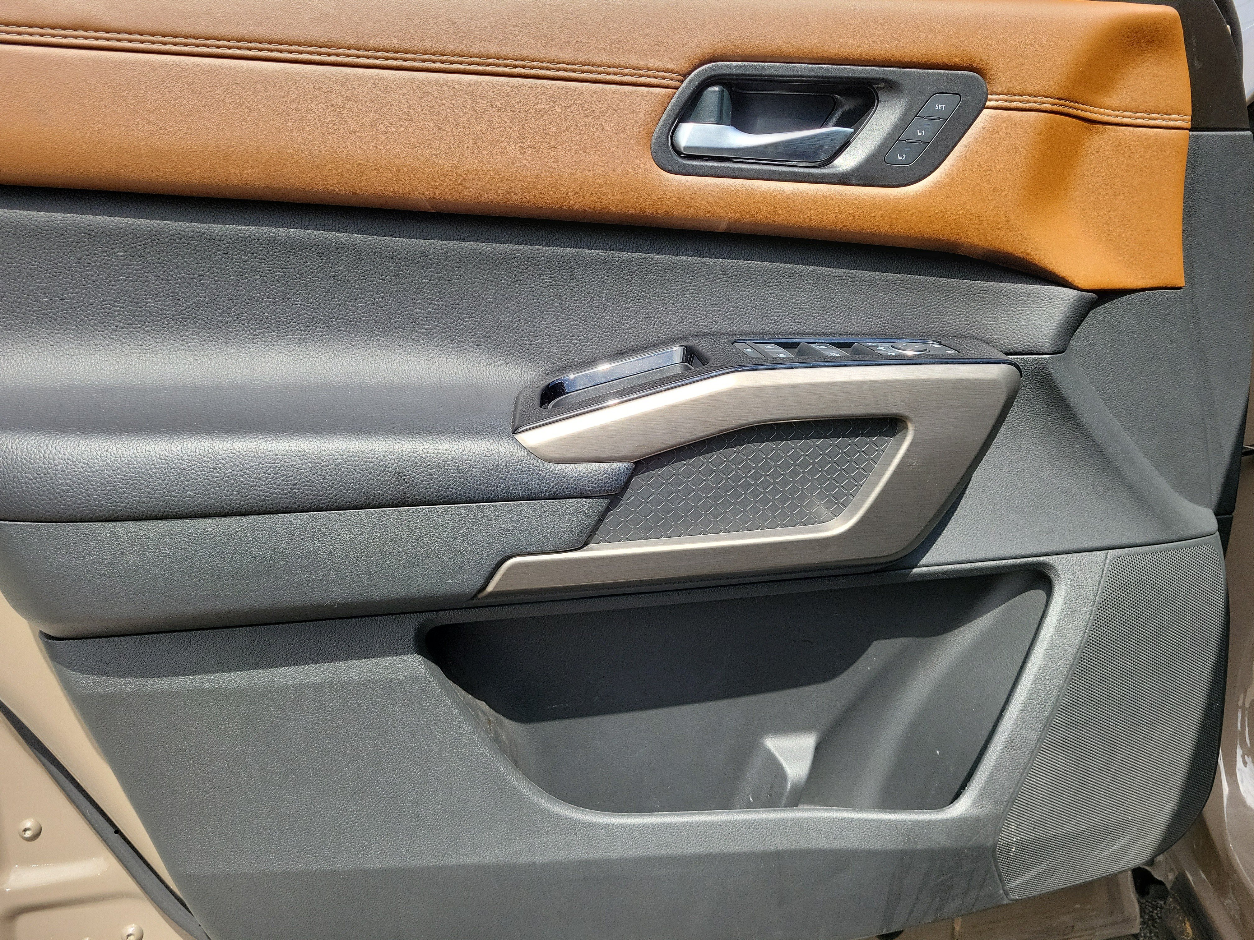 Certified 2025 Nissan Pathfinder Platinum w/ Cargo Package FWD image 15