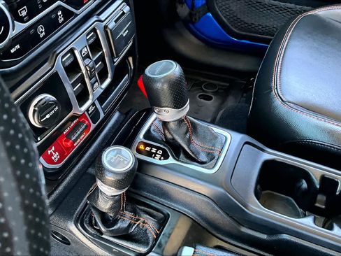 Used 2023 Jeep Gladiator Mojave w/ Cold Weather Group AWD/4WD image 15