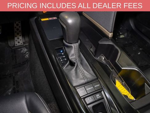 Used 2025 Toyota Camry SE FWD image 15