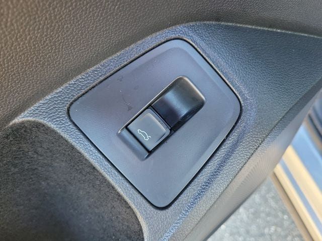 Certified 2022 Volkswagen Tiguan SE R-Line FWD image 17