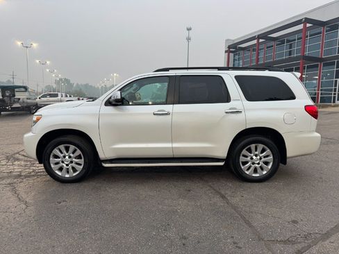 Used 2016 Toyota Sequoia Platinum AWD/4WD image 2