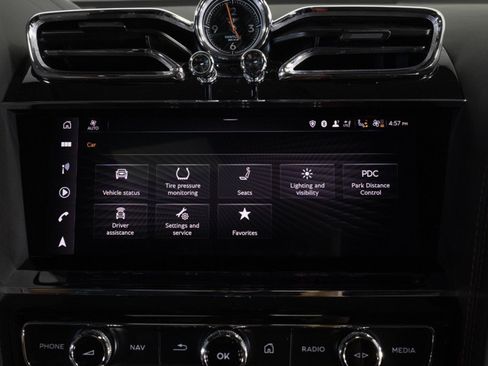 Used 2022 Bentley Bentayga AWD/4WD image 28