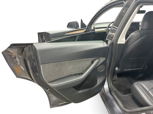 Certified 2023 Tesla Model Y Long Range AWD/4WD image 10