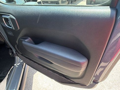 Used 2025 Jeep Wrangler Willys AWD/4WD image 18