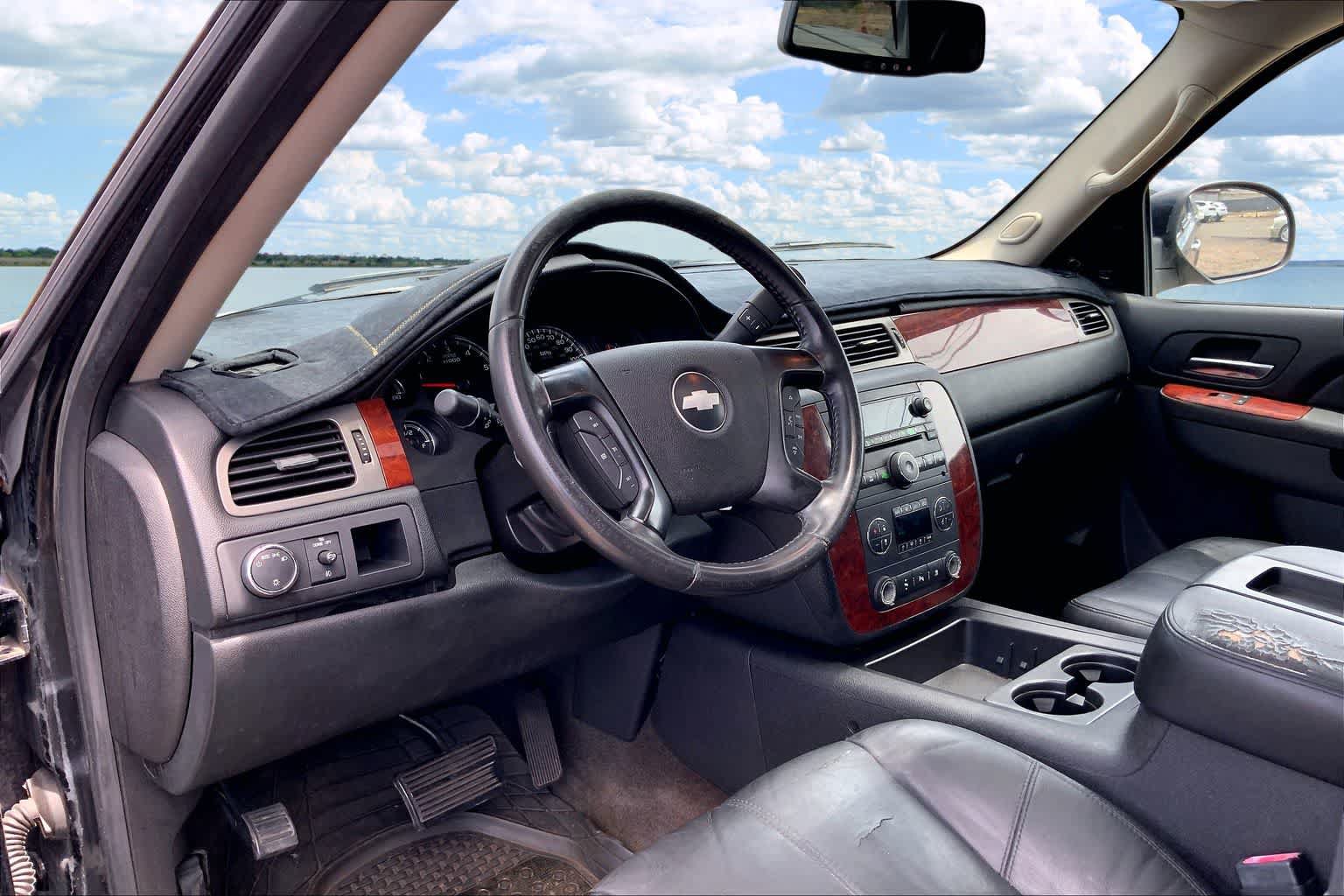 Used 2010 Chevrolet Avalanche LT RWD image 2
