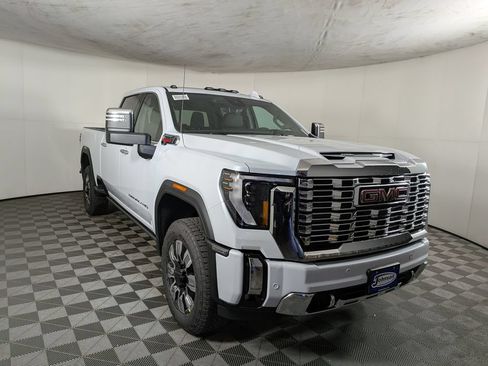 New 2026 GMC Sierra 2500 Denali w/ Denali Reserve Package AWD/4WD image 5