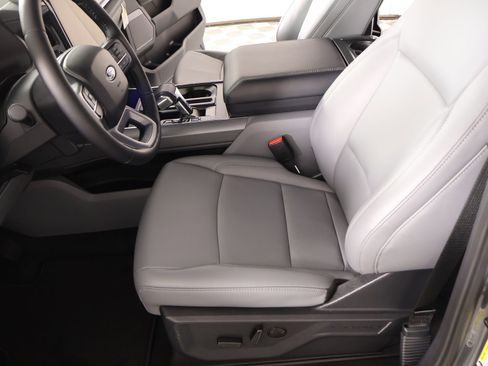 Used 2025 Ford F150 Lightning Flash image 11