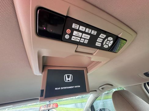 Used 2016 Honda Odyssey SE image 16