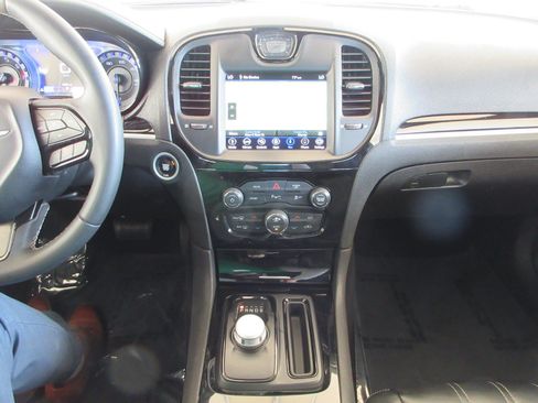 Used 2022 Chrysler 300 S RWD image 39