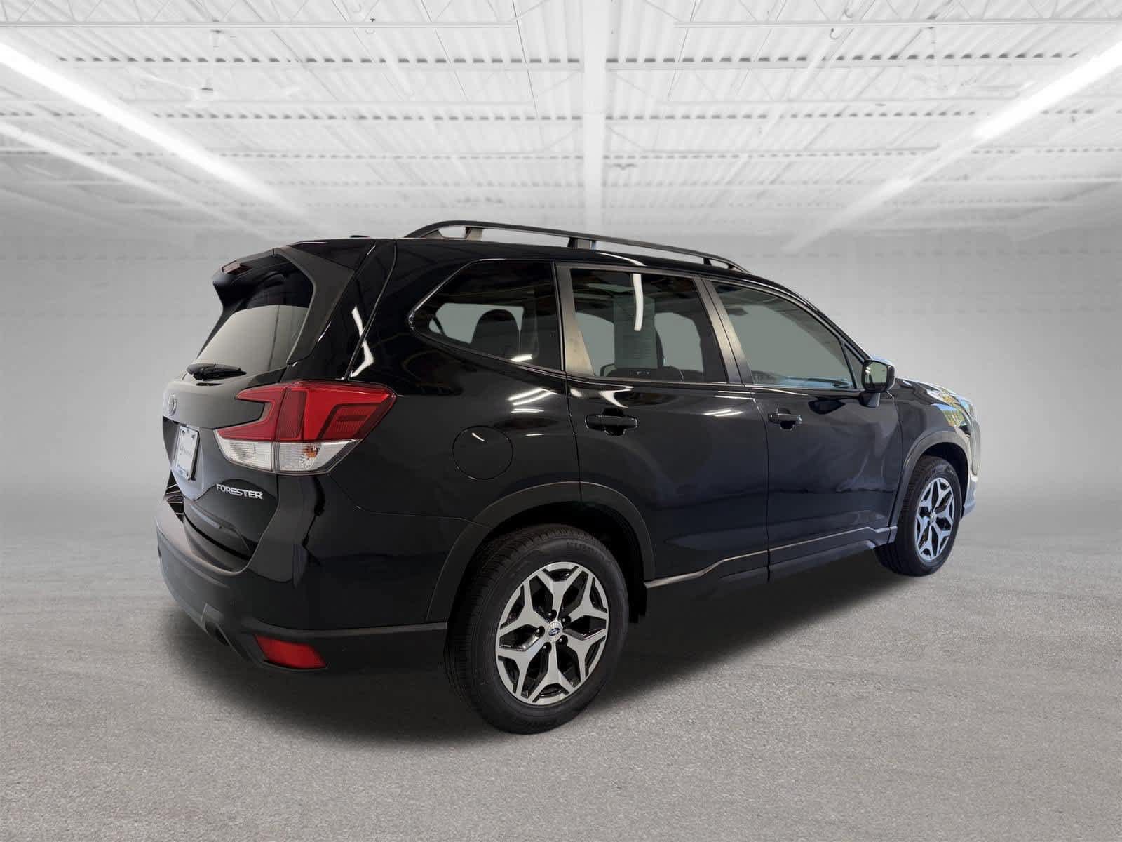 Used 2023 Subaru Forester Premium AWD/4WD image 5
