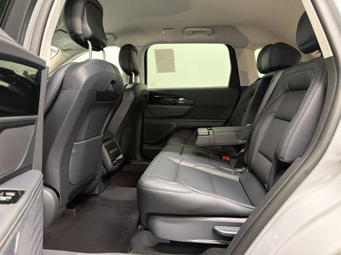 New 2026 Lincoln Nautilus Premier image 18