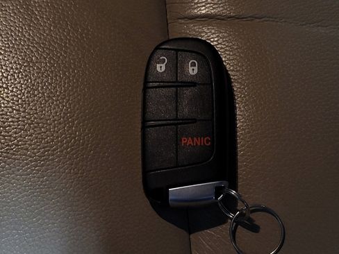 Used 2016 Jeep Grand Cherokee Laredo w/ Quick Order Package 23E image 32