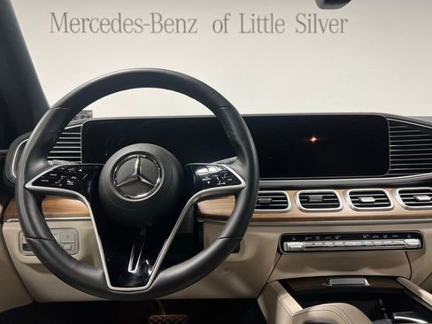 Used 2024 Mercedes-Benz GLS 450 4MATIC image 31