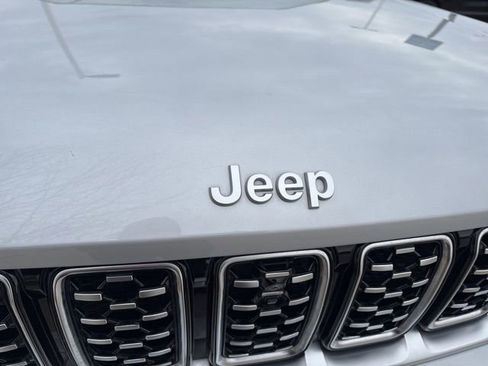 Used 2024 Jeep Grand Cherokee Summit image 24