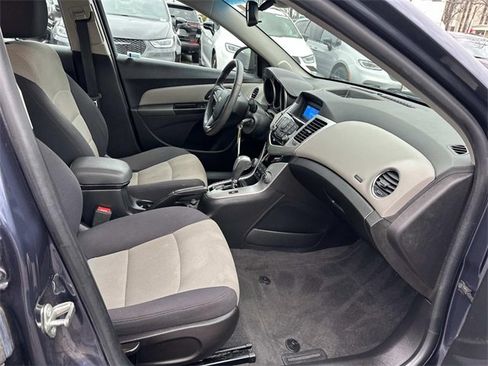 Used 2014 Chevrolet Cruze LS image 9