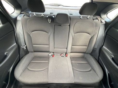 Used 2018 Hyundai Elantra GT FWD image 13