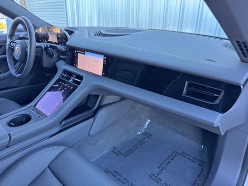 Used 2020 Porsche Taycan 4S image 15