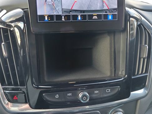 Used 2023 Chevrolet Traverse RS image 37