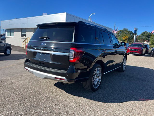Used 2024 Ford Expedition Platinum AWD/4WD image 4