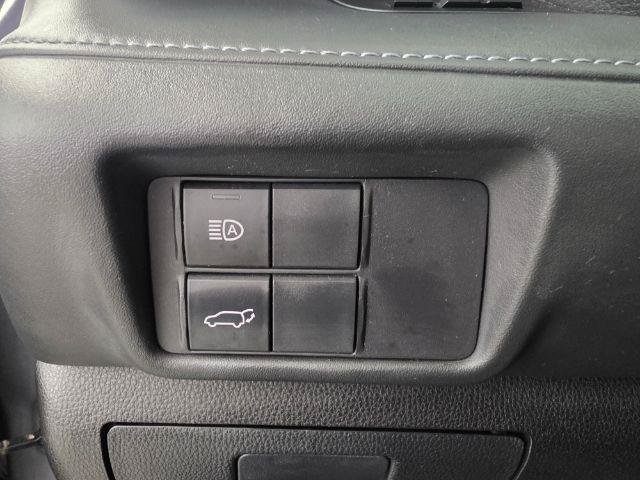 Used 2020 Toyota Highlander XLE AWD/4WD image 16