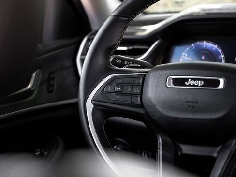 Used 2022 Jeep Grand Cherokee Limited image 27