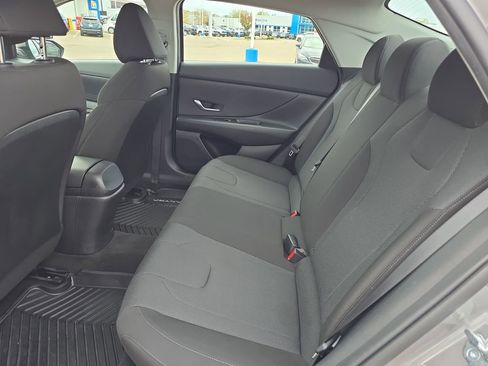 Used 2023 Hyundai Elantra SE w/ Winter Weather Package image 25