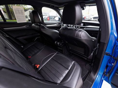 Used 2022 Alfa Romeo Stelvio Veloce AWD/4WD image 29