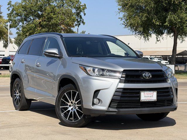 Used 2017 Toyota Highlander SE AWD/4WD image 2