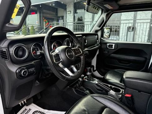 Used 2019 Jeep Wrangler Unlimited Sahara w/ Uconnect 4C Nav & Sound Group AWD/4WD image 18