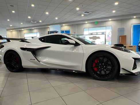 New 2026 Chevrolet Corvette ZR1 w/ ZR1 Carbon Fiber Aero Package image 3