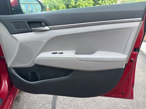 Used 2019 Hyundai Elantra SE FWD image 15