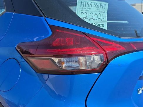 Used 2021 Nissan Kicks SV image 11