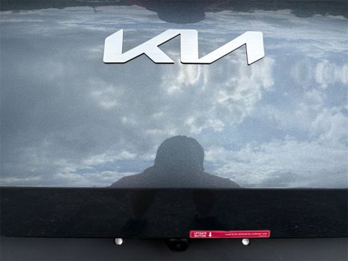 New 2025 Kia Sportage EX image 17