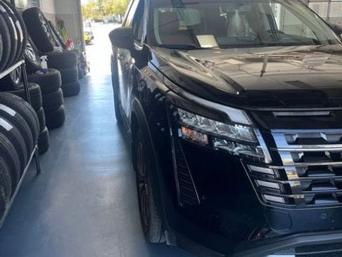 Certified 2026 Nissan Pathfinder Platinum AWD/4WD image 13