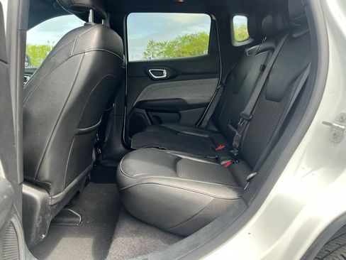 Used 2024 Jeep Compass Latitude AWD/4WD image 36