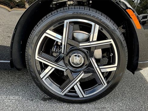 Certified 2025 Rolls-Royce Cullinan Black Badge image 32