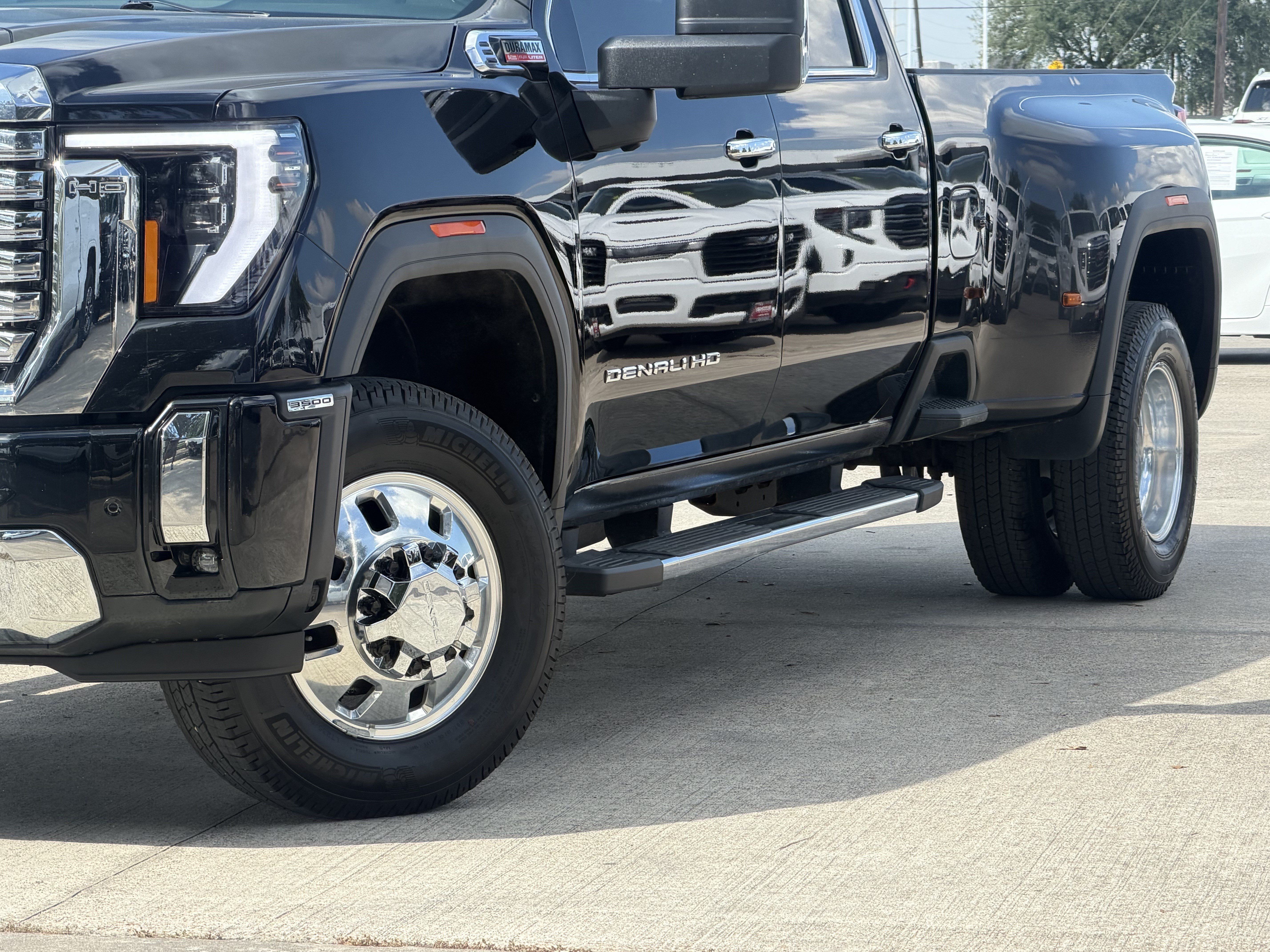 Used 2025 GMC Sierra 3500 Denali AWD/4WD image 9