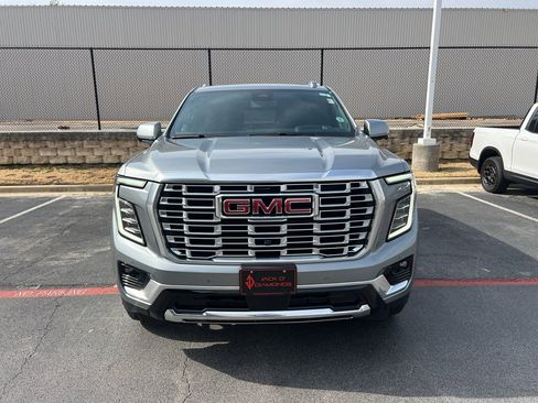 Used 2025 GMC Yukon Denali w/ Sun & Power Step Package image 2