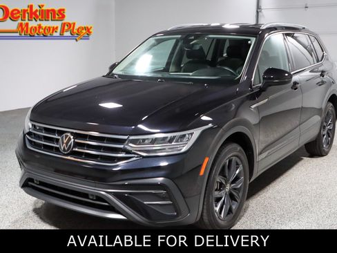 Used 2023 Volkswagen Tiguan SE FWD image 1