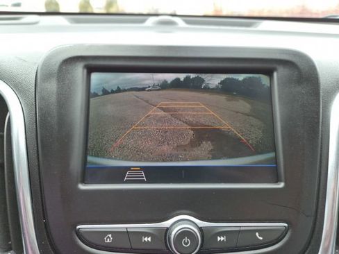 Used 2021 Chevrolet Equinox LS image 25