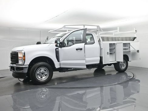 New 2026 Ford F350 XL w/ FX4 Off-Road Package AWD/4WD image 4