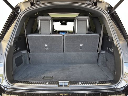 Used 2025 Mercedes-Benz GLS 580 4MATIC image 28