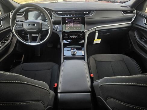 New 2025 Jeep Grand Cherokee Laredo X image 30