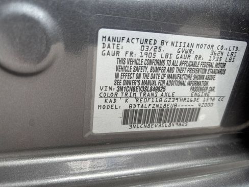 Used 2025 Nissan Versa SV FWD image 28