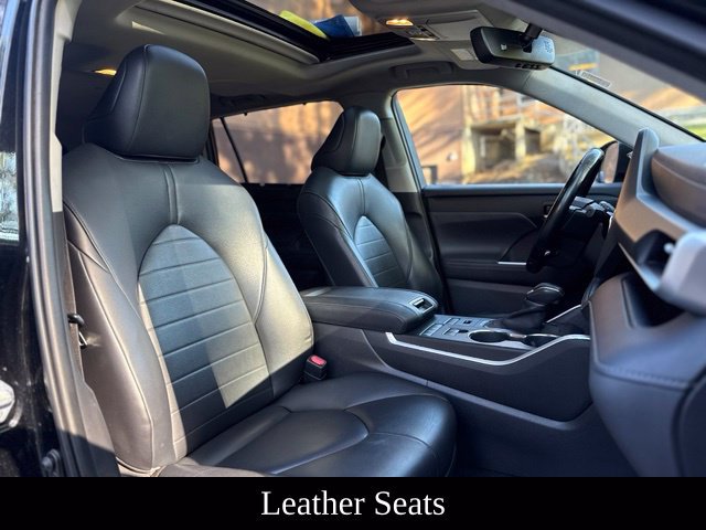 Used 2020 Toyota Highlander XLE AWD/4WD image 16