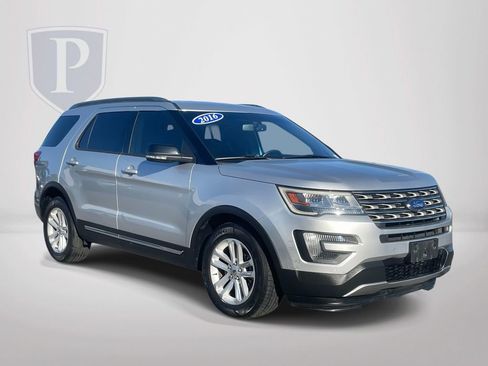 Used 2016 Ford Explorer XLT w/ Equipment Group 202A image 2