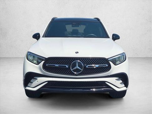 Used 2024 Mercedes-Benz GLC 300 4MATIC image 2