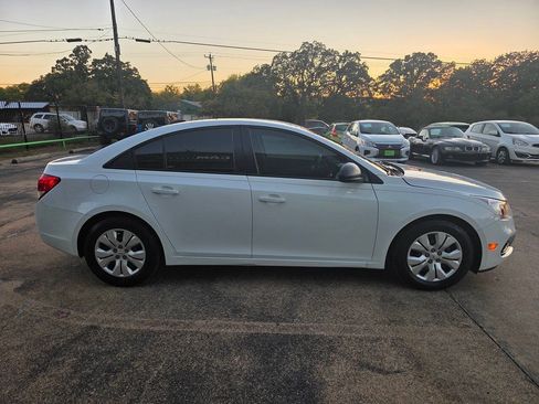Used 2016 Chevrolet Cruze LS FWD image 10