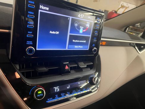 Used 2020 Toyota Corolla LE FWD image 21